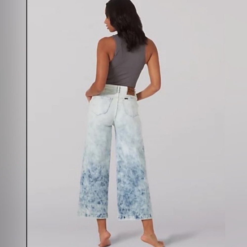LEE Women's Vintage Modern High Rise Gathered - Wide Leg Crop Jean - Size: 28